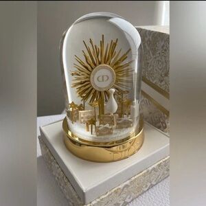 🎄✨ Christian Dior 2024 Holiday Snow Globe – NEW IN BOX ✨🎄